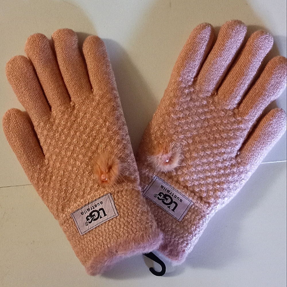 Women's UGG gloves